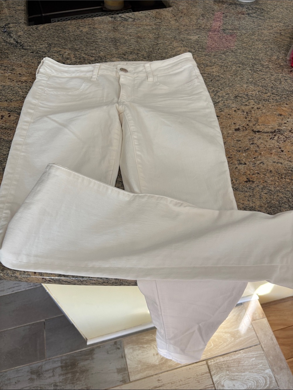 Women's White Classic Skinny Jeans